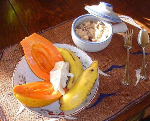 Oatmeal with fresh fruit