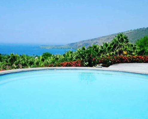 Juice fasting program in Hawaii with non-toxic pool and panoramic views